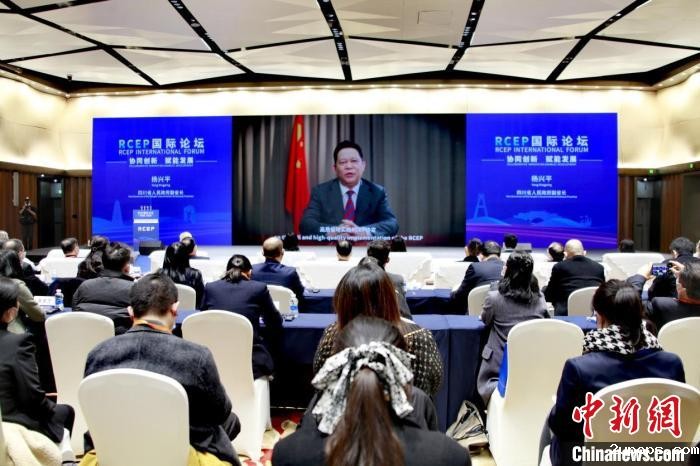 四川省人民政府副省长杨兴平致辞。　优米365App 供图